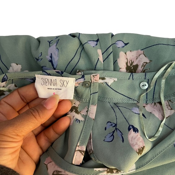 Sienna Sky Floral Spring Short Ruffled Sleeve Romper Size S - Picture 10 of 11